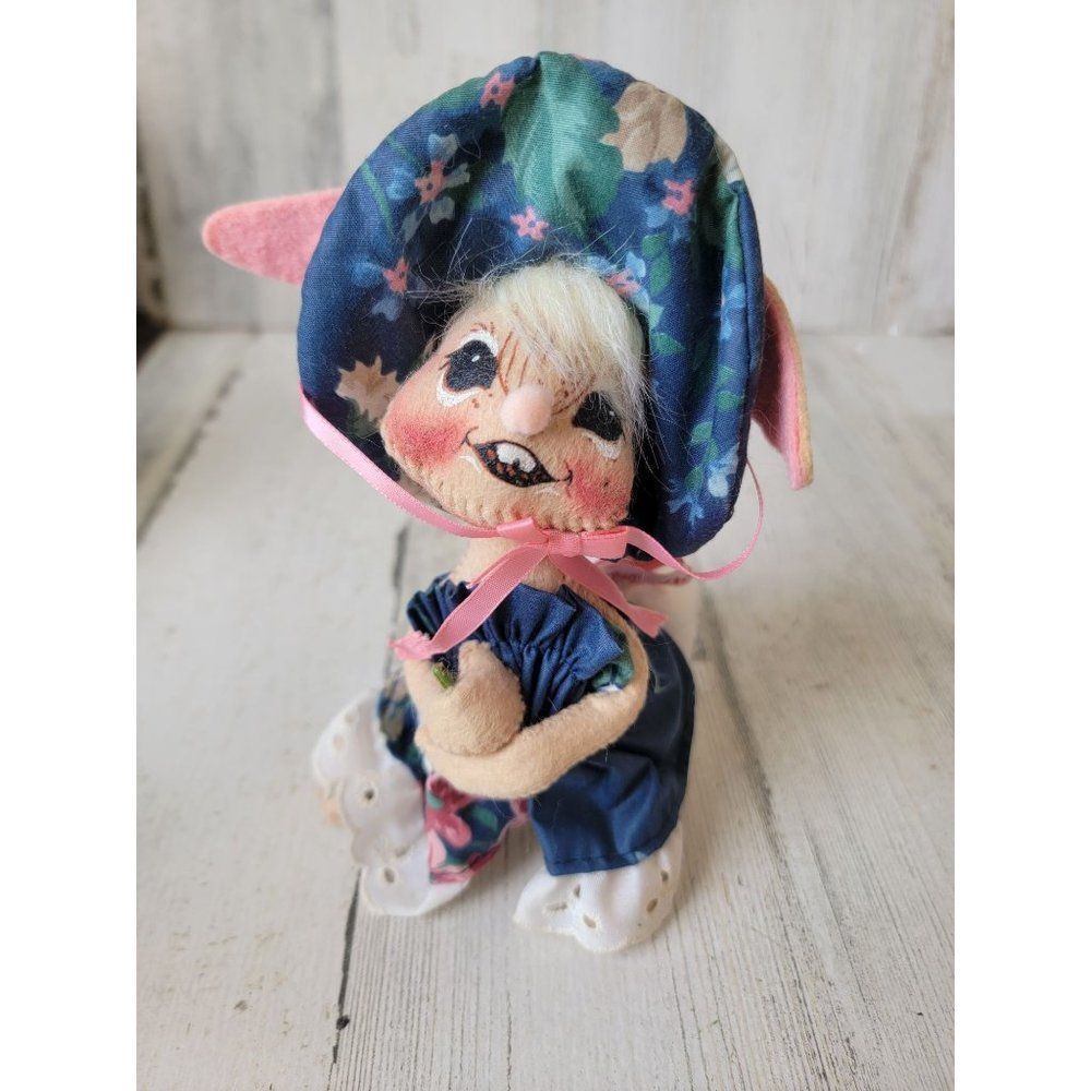 Vintage 1992 Annalee‎ rabbit flower Bonnet Victorian bunny